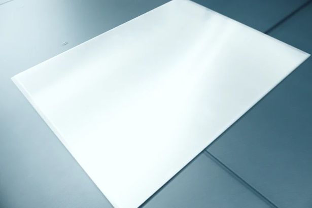 金属をベースにしたキャンバスで仕立てられたメタルキャンバスアート。湿気や経年に強く、特別なお手入れも不要