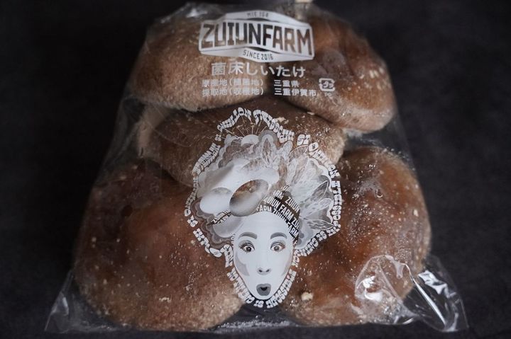 時期によって変わるが、しいたけは筆者のこぶし大ほどのサイズが5～6つ、1000円で販売されている