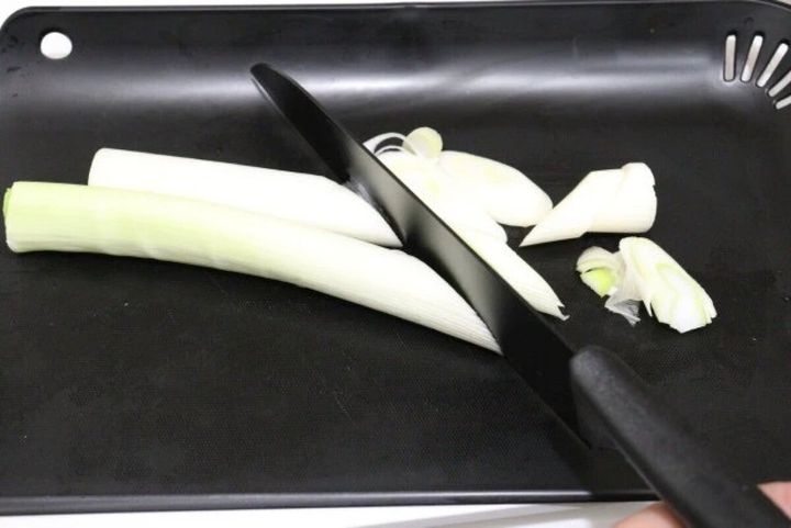 ダイソー ちょこっと まな板 ロング（26.0cm×16.0cm×2.5cm） 使用例