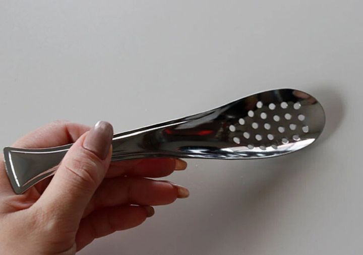 ダイソー 盛り付け穴あきレンゲスプーン