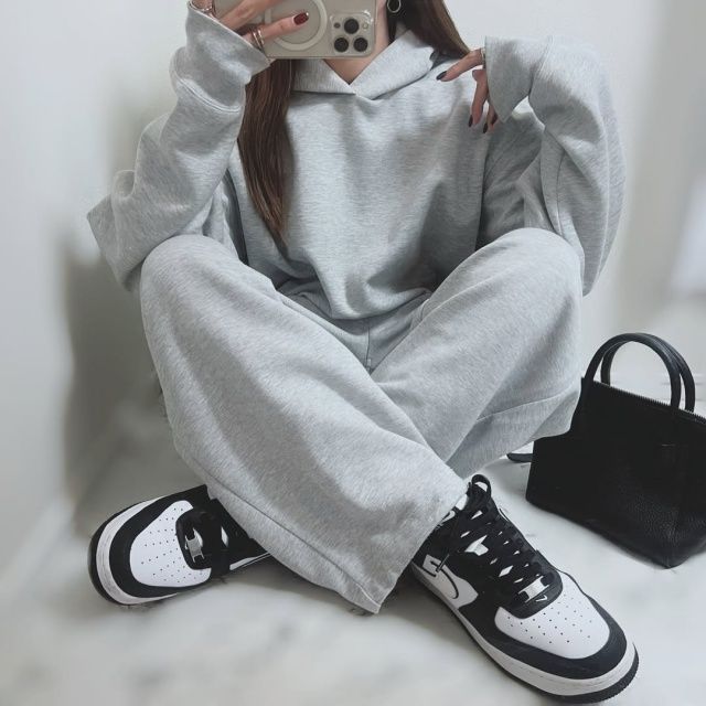 UNIQLO：C「スウェットオーバーサイズプルパーカ」