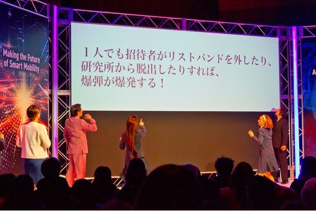 脅迫メールに場は騒然