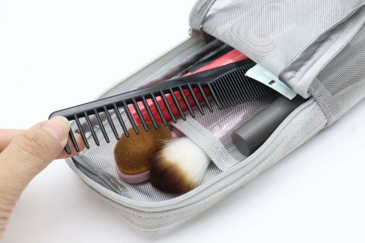 左右で目の粗さが違うコーム 持ち運び