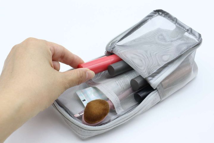 メッシュペンケース（平型、SI） 使用例