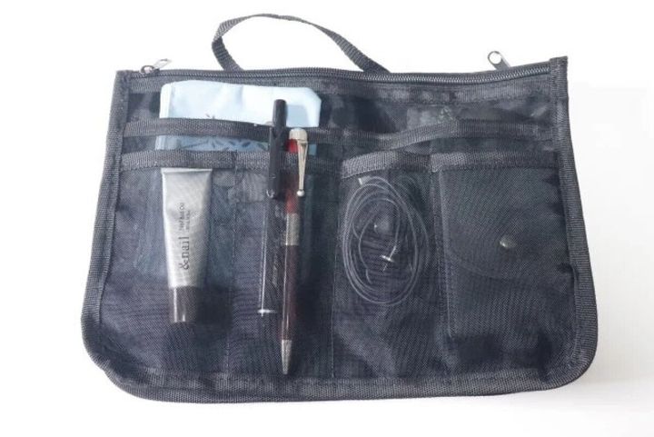 ダイソー バッグインバッグ（A5、メッシュ、ブラック） 容量