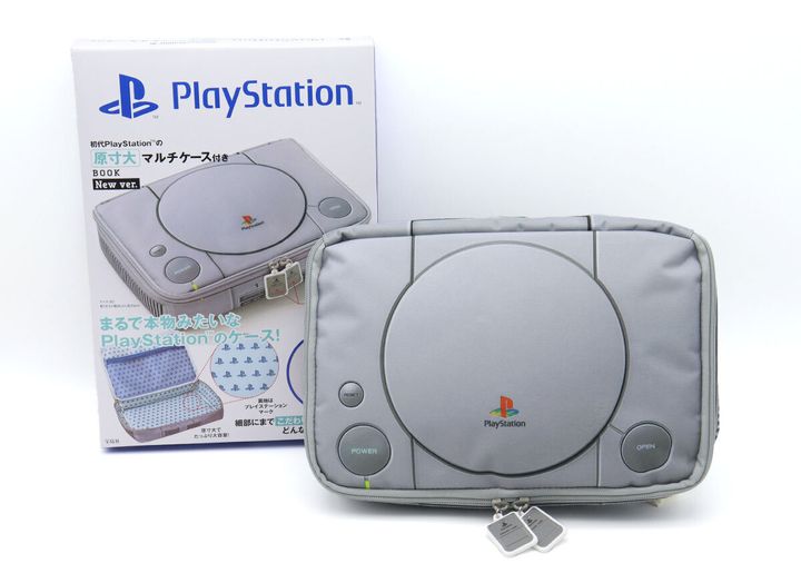 初代PlayStation TMの原寸大マルチケース