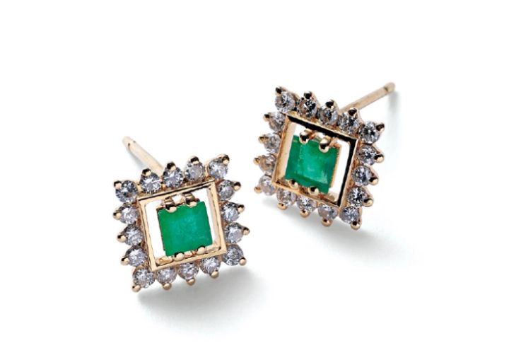 エキゾティックで繊細なアートピースを耳元に