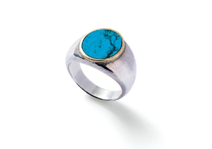 大ぶりのターコイズは一点投入で存在感は絶大！