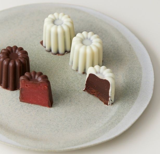 断面がかわいすぎるムースショコラ (C)megu'cafe／KADOKAWA