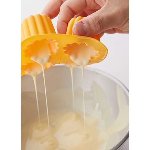 余分なチョコを落とす (C)megu'cafe／KADOKAWA