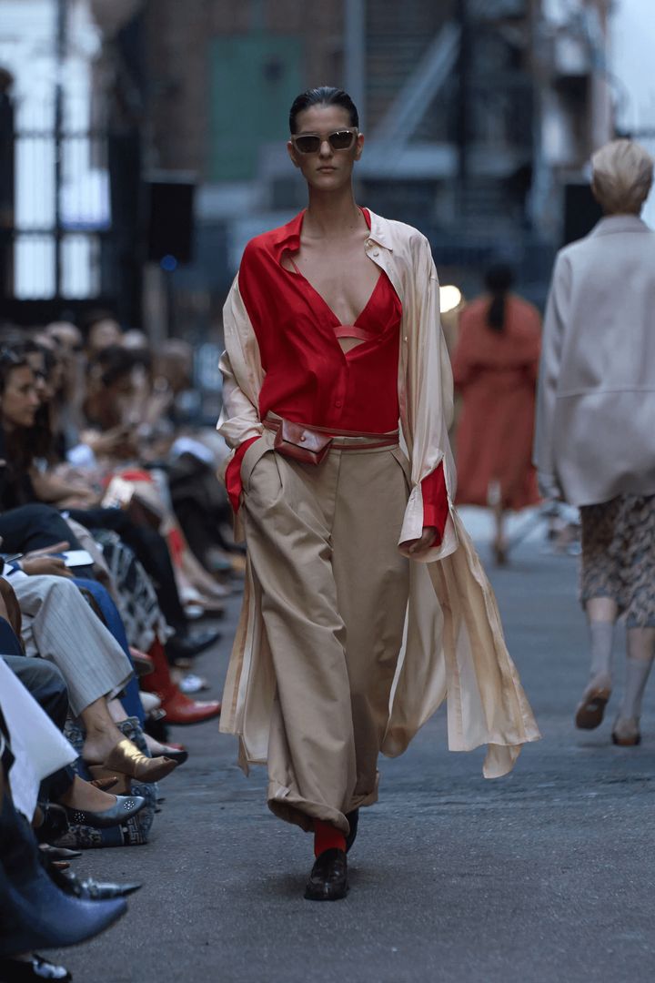 レイチェル・コーミー 2026年春夏コレクションより。