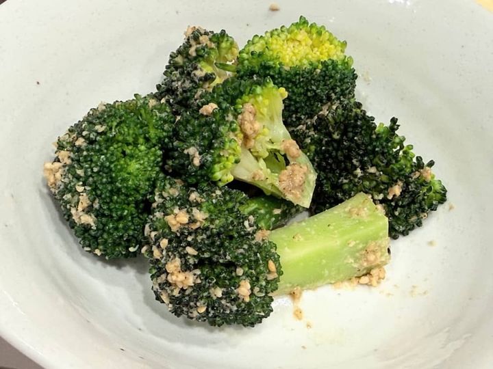 ブロッコリーのごま和え 青髪のテツ