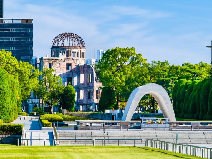 All About ニュース編集部が全国250人を対象に実施した「旅行先に関するアンケート」の調査結果から、長期休みに行きたいと思う「広島県の旅行先」ランキングを発表！ 2位「平和記念公園」を抑えた1位は？