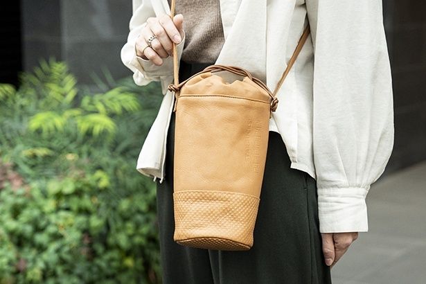 レザーボトルショルダーバッグ台東