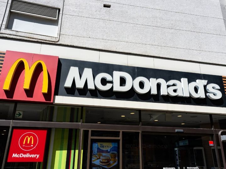 マクドナルドの公式X（旧Twitter）アカウントは2月10日に投稿を更新。新商品の発売を告知しました。（サムネイル画像出典：PIXTA）