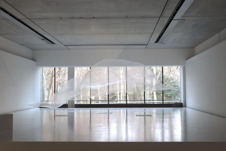 展示風景より。大巻伸嗣《Liminal Air Space-Time》 2025年 作家蔵