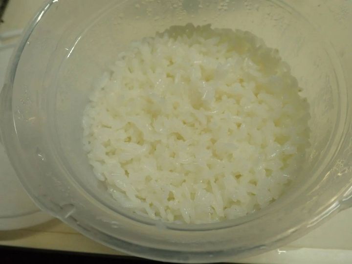 DAISO(ダイソー)：電子レンジ調理器(ご飯一合炊き用)W