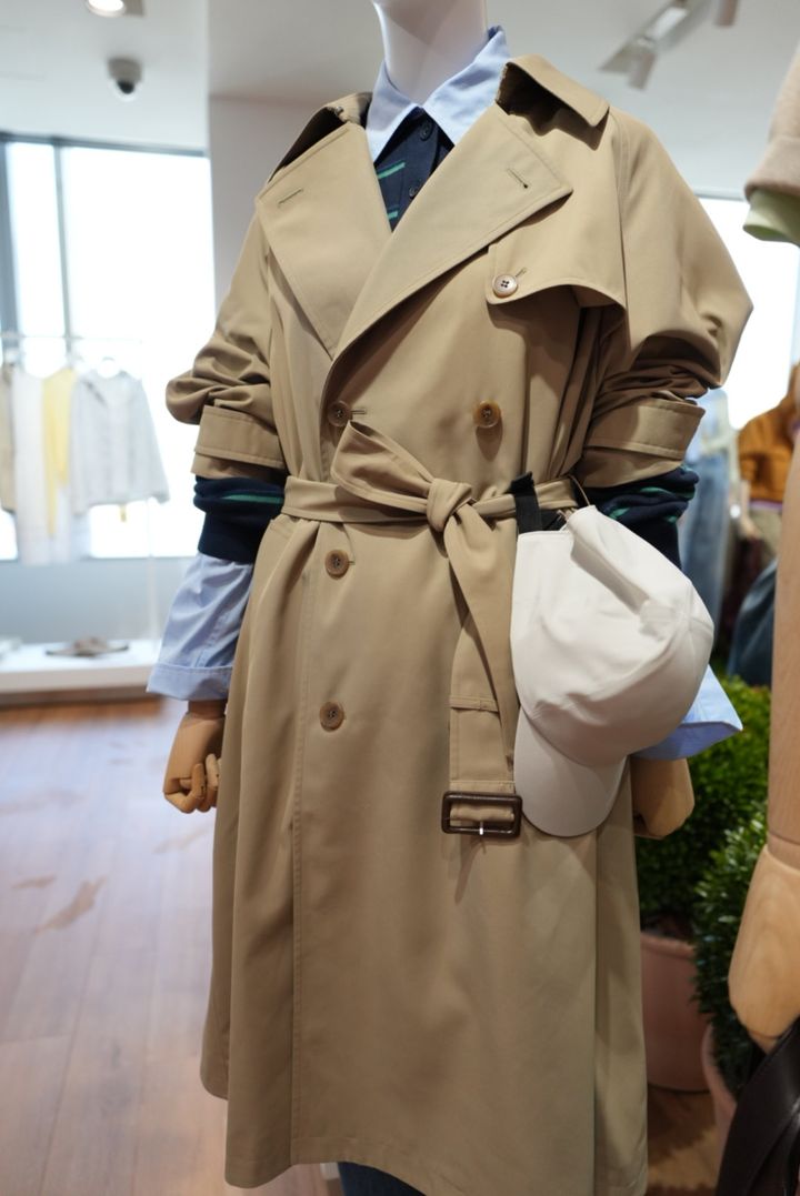 26ssユニクロ展示会_トレンチコート