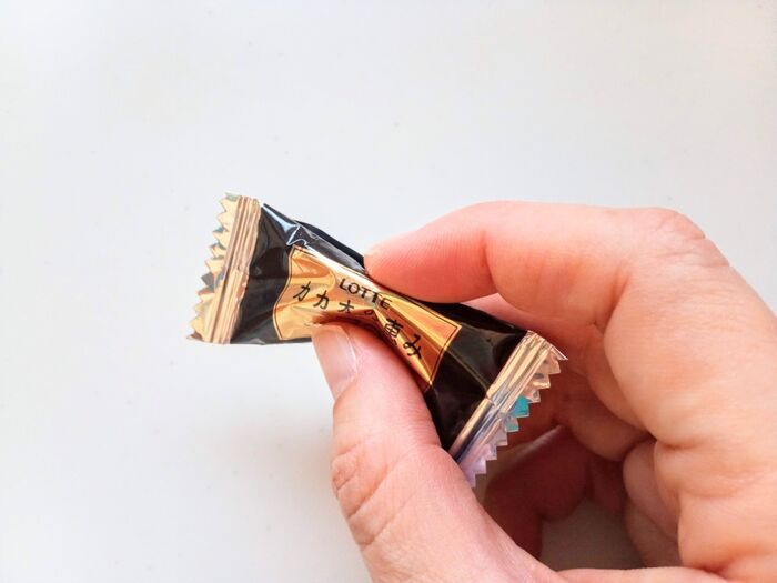 家にある『個包装チョコ』を袋のまま溶かすだけ！もうチョコペンは買いません♪描きやすくてコスパ最強な裏ワザ