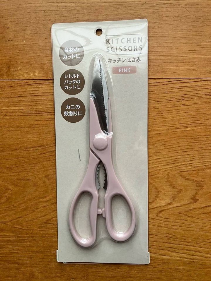 Seria(セリア)：キッチンはさみ ピンク