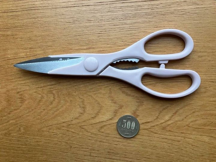 Seria(セリア)：キッチンはさみ ピンク