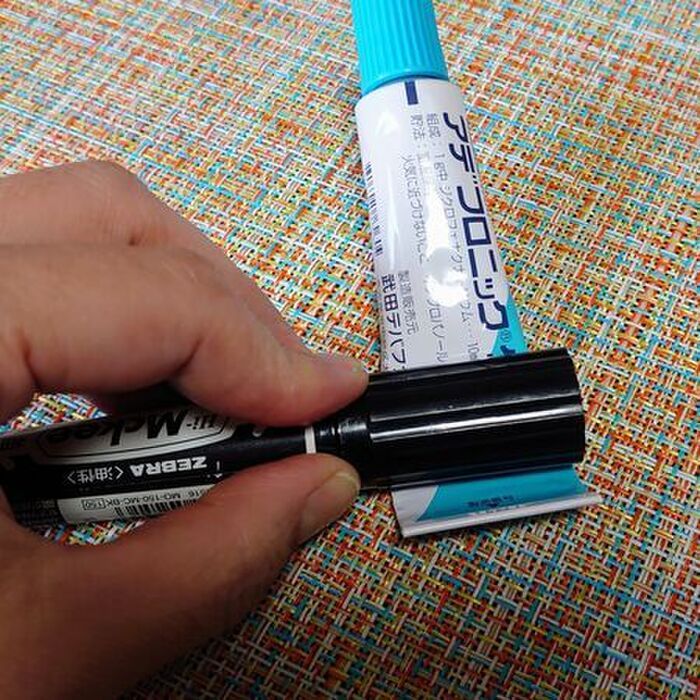 『チューブの軟膏』が劇的に使いやすくなる裏ワザ！まさかの文房具が大活躍♪