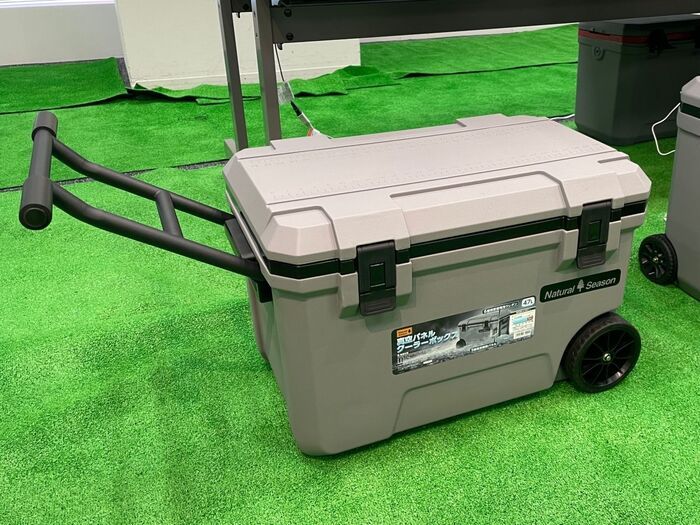 実は『コメリ』のお出かけグッズが超アツい！？遮光率100%タープや80時間保冷クーラーなど、今注目のアイテムをレポート！