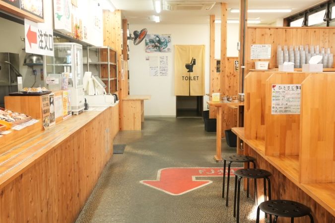 小倉名物肉うどん いのうえ本店 店内