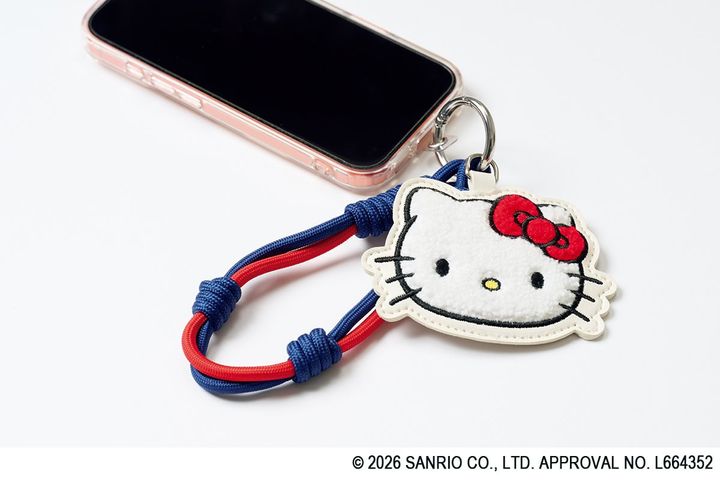 「キティちゃんの“顔形チャーム”に一目惚れ♡」ハローキティ×アウトドアプロダクツの衝撃コラボ！完売前に手に入れたいポーチ2選が可愛すぎる