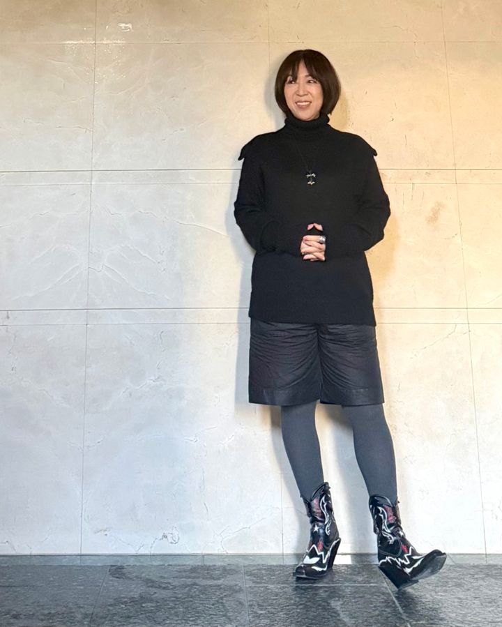 2026_2月上林さんブログ_黒タートルニット合わせのショートパンツコーデ