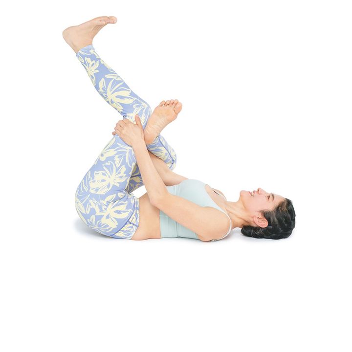 2. 胸のほうに太ももを引き寄せる