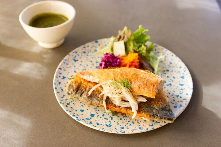 フランスの田舎町のよう。幡ヶ谷の隠れ家カフェで、酵母から手作りした絶品バゲットサンドを♪「Cafe Les Gourmandises」