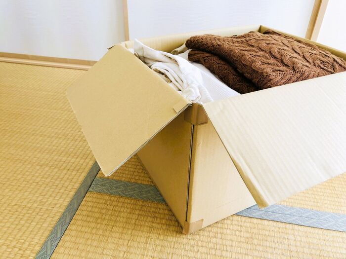 『重たい段ボール』を驚くほどラクに持ち運ぶ裏ワザ。