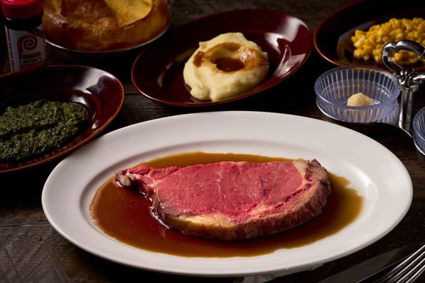 【東京都・大阪府】ロウリーズ・ザ・プライムリブで、東日本・西日本の個性を楽しめる2種類のフレッシュオイスター提供！