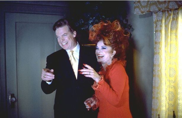 テレビ番組への出演が舞い込んだサラだったが… [c] 2000 Requiem For A Dream, LLC. All Rights Reserved. 