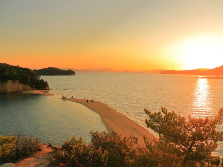 All About ニュース編集部が全国250人を対象に実施した「自治体に関するアンケート」の調査結果から、読むのが難しいと思う「香川県の自治体」ランキングを発表！ 2位「土庄町」を抑えた1位は？