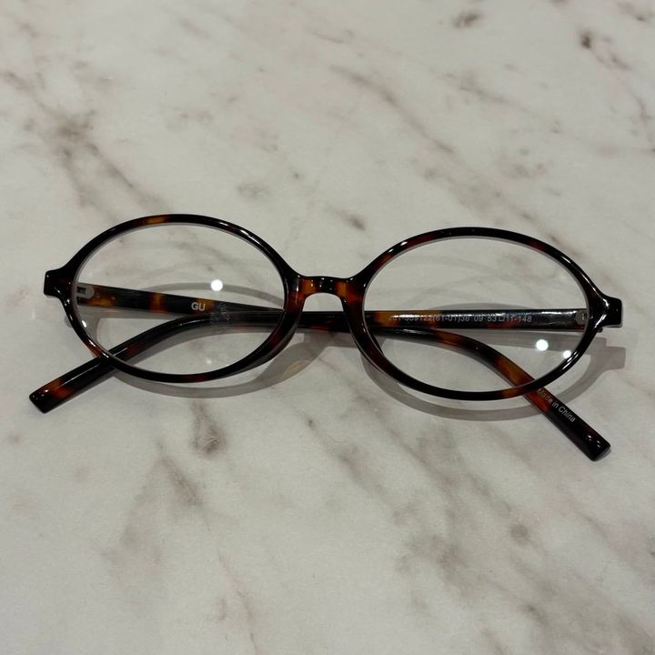 GU UVカットオーバルサングラス