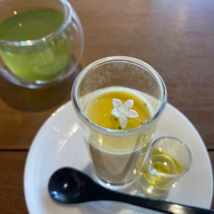 ２種類のソースが選べるデザート