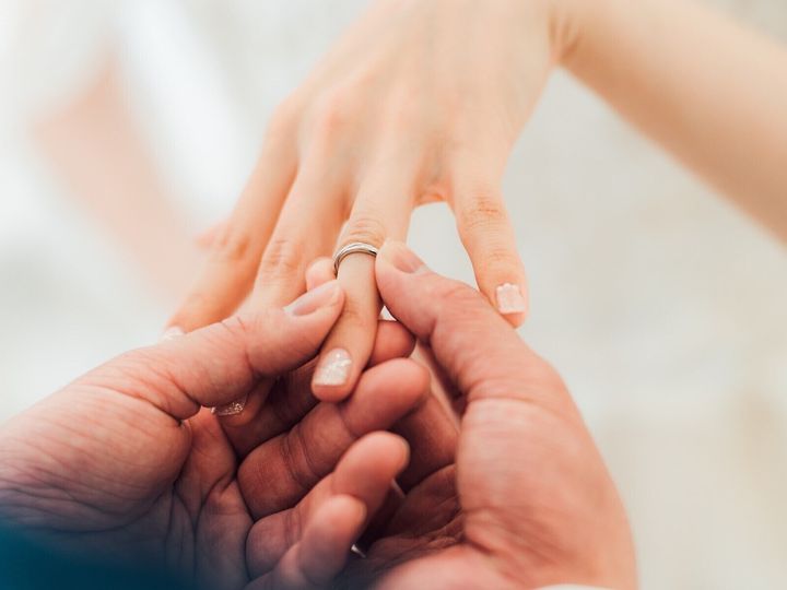 孤独感や経済的な不安から逃れるために結婚したいと考えているアラフォー女性は多いのではないでしょうか。ですが、結婚は本当に安心材料になるのでしょうか？ 「老後の安定につながるもの」について考えてみました。 ※サムネイル画像：PIXTA