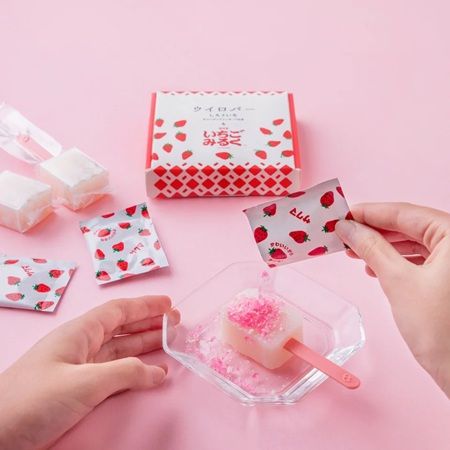 素朴なのに新食感の「ウイロバー いちごみるく」登場。伝統の「白ういろ」が進化！