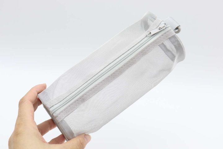 ダイソーのメッシュペンケース（スクエア型、SI）