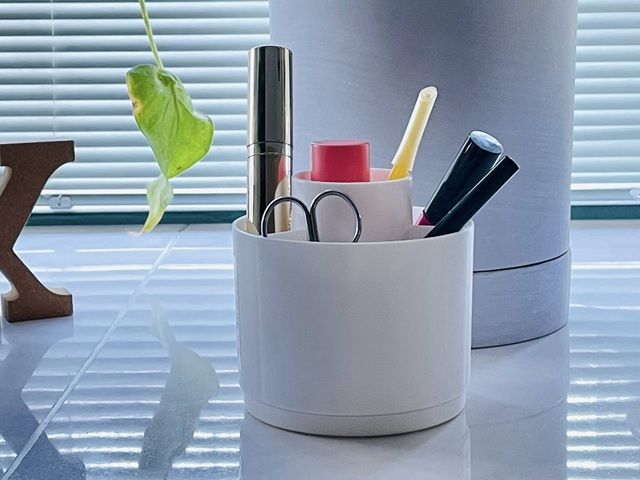 ダイソー 回転できる収納ケース メイク用品の収納に