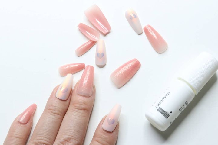 ダイソー ネイルチップ ピンク サイズ感