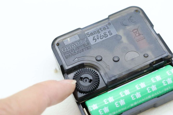 ダイソー掛け時計25cm乾電池