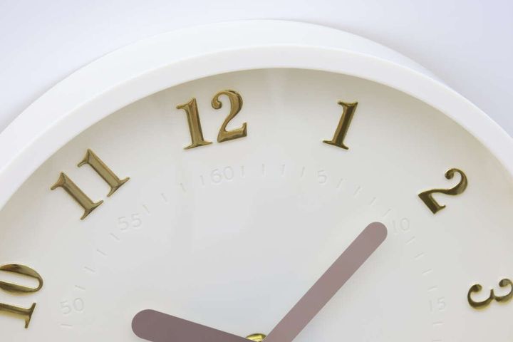 ダイソー掛け時計25cmゴールド