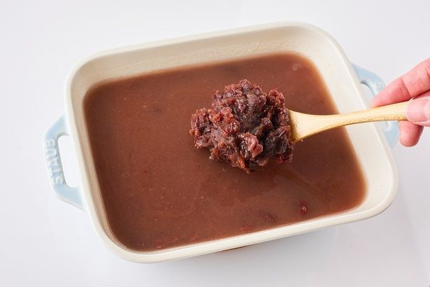 残りのあんこを加えてなめらかになるまで混ぜる （C）青木ゆかり（♪♪maron♪♪）／KADOKAWA