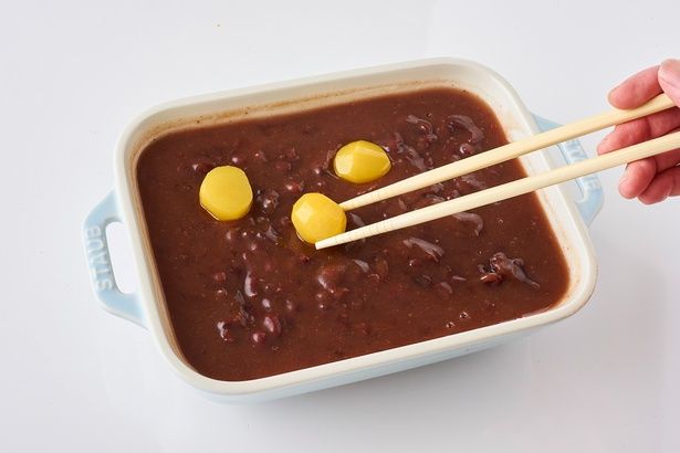 粗熱がとれたら冷蔵庫で2時間以上冷やし固める （C）青木ゆかり（♪♪maron♪♪）／KADOKAWA