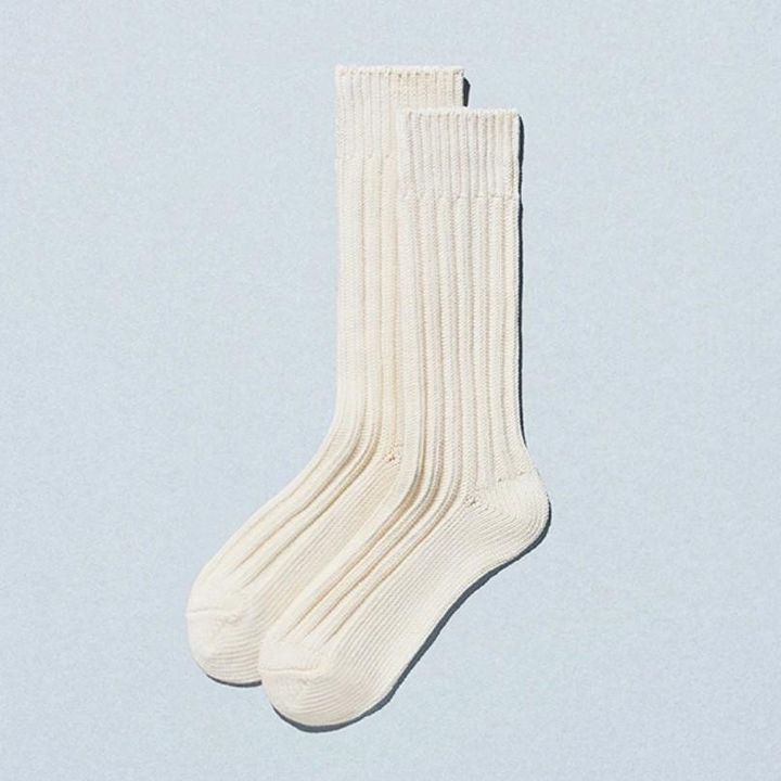写真は「ローゲージソックス ホワイトモカ」