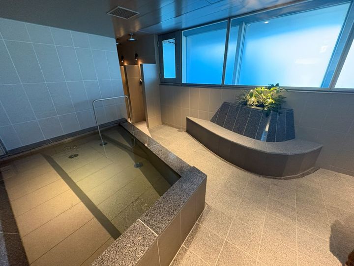 温かいお風呂と休憩スペースも。