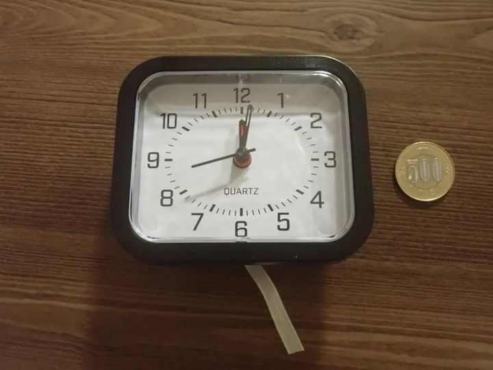 DAISO(ダイソー)：目覚まし時計 SQ-A mono